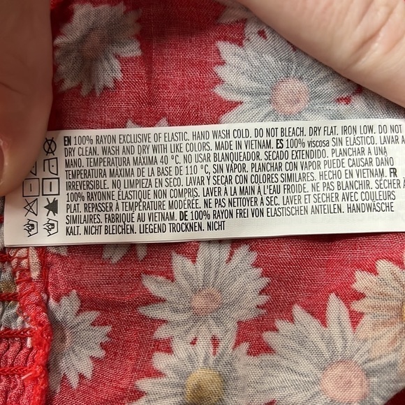 FOREVER 21 NWT Red & Yellow Floral Woven Halter Top SZ Medium - Picture 4 of 4